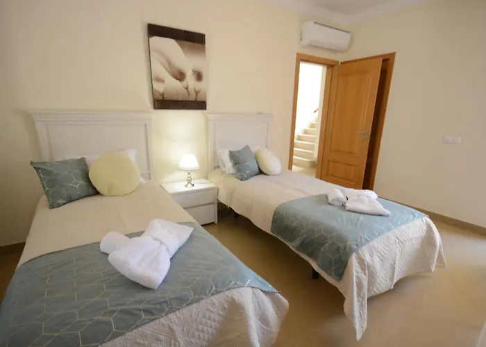 Casa Da Torre Espetacular V4 Com Piscina * Portimao